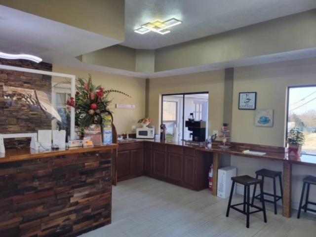 Smokies Inn - New Linens & Ultrafast Wifi - Friendliest Hospitality Guaranteed! Kodak Exterior photo