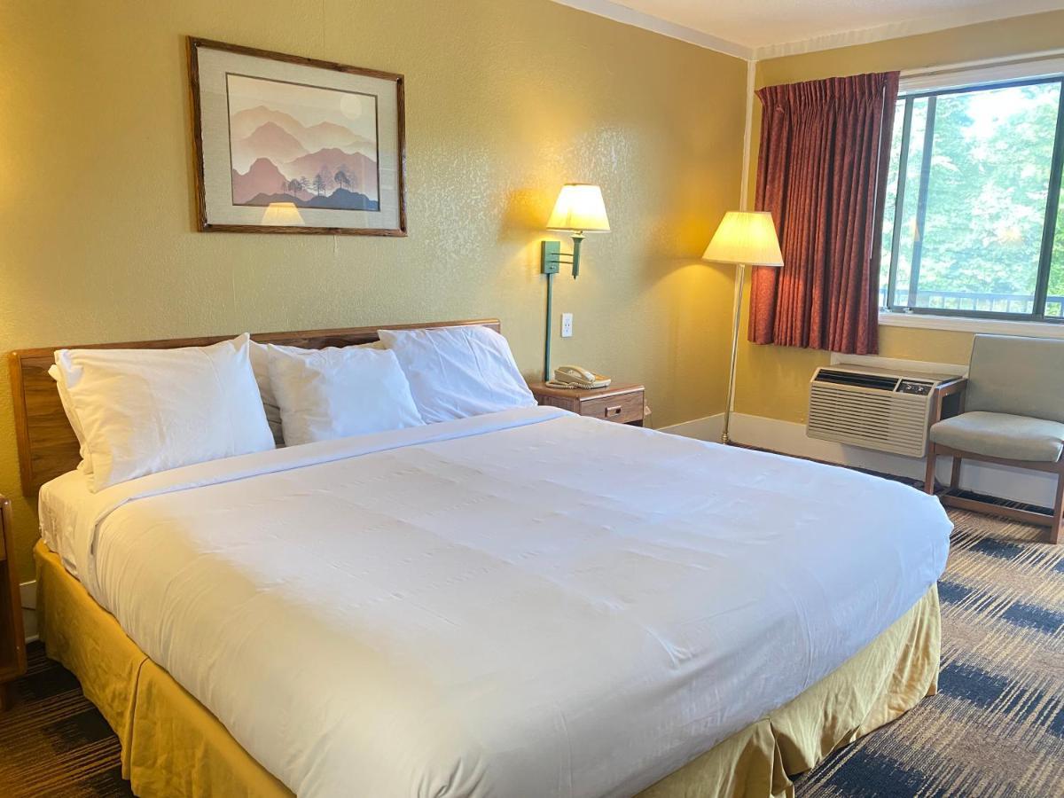 Smokies Inn - New Linens & Ultrafast Wifi - Friendliest Hospitality Guaranteed! Kodak Exterior photo